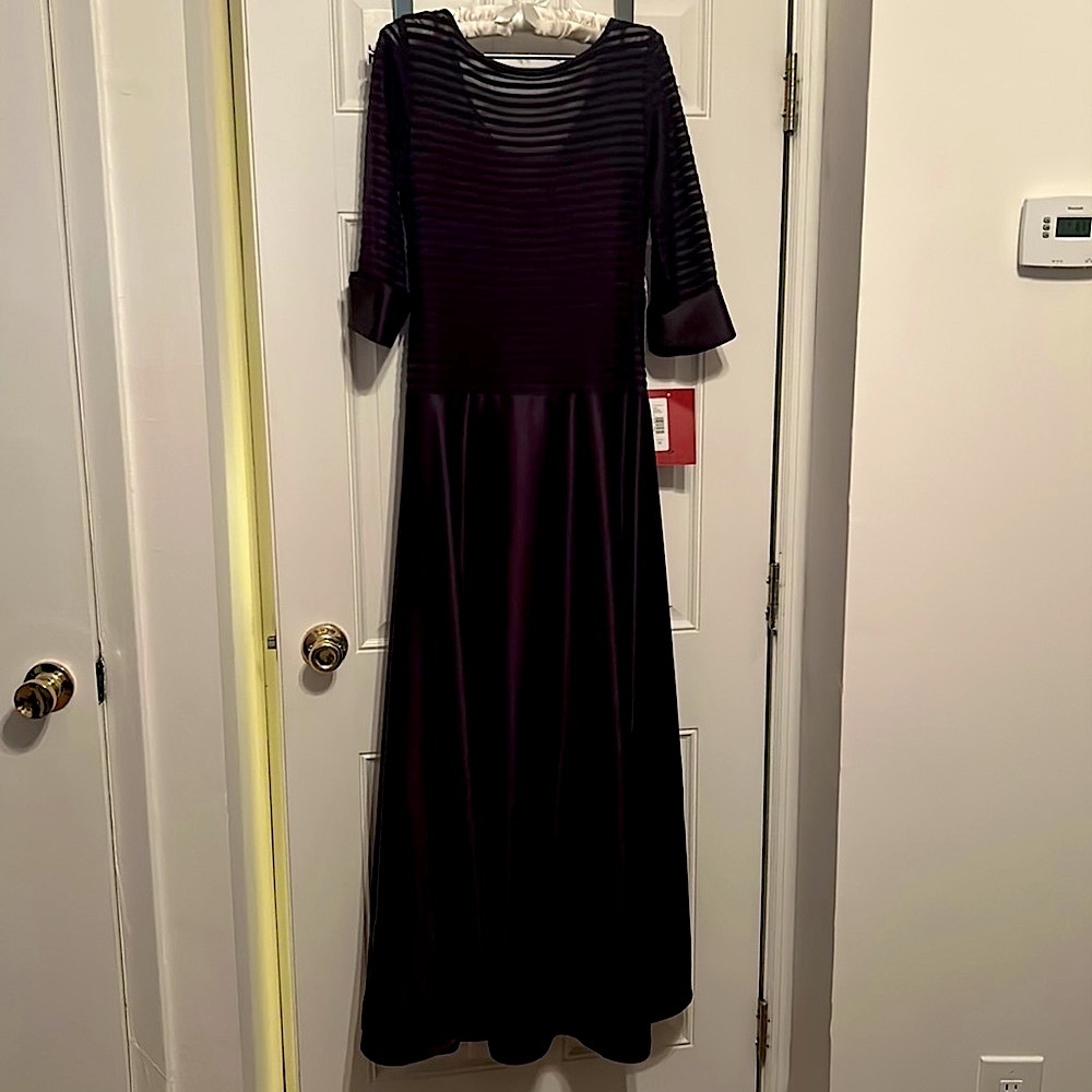 Nordstrom JS Collections Size 10 Long Evening Dress *NEVER WORN*